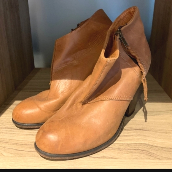 Genuine Leather Steve Madden bootie - Picture 4 of 7